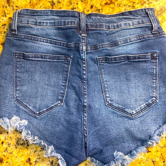 Used kancan high rise shorts. Size 9/28 - Picture 3 of 3
